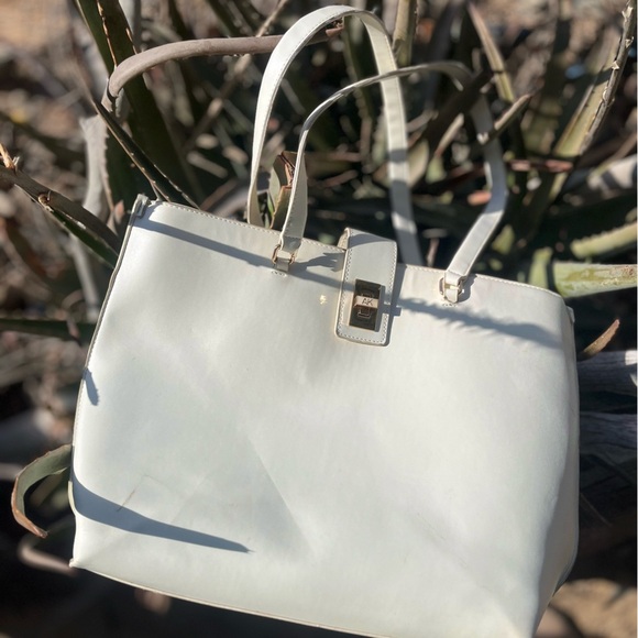 ANNE KLEIN | Large Tote with Enamel Turn Lock Large White Gold - Picture 11 of 15
